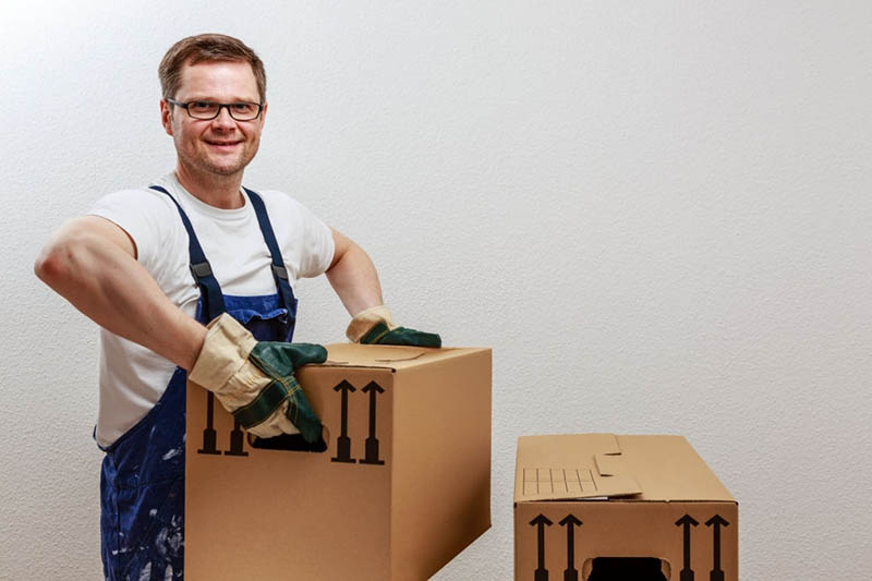 cargando caja con facilidad