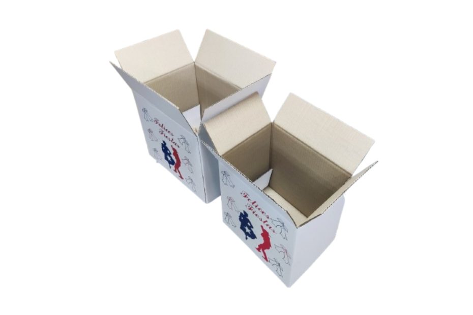 Caja de cartón corrugado impresa con diseño Felices Fiestas, ideal para regalo corporativo de Fiestas Patrias fabricado por Fabricajas en Maipú